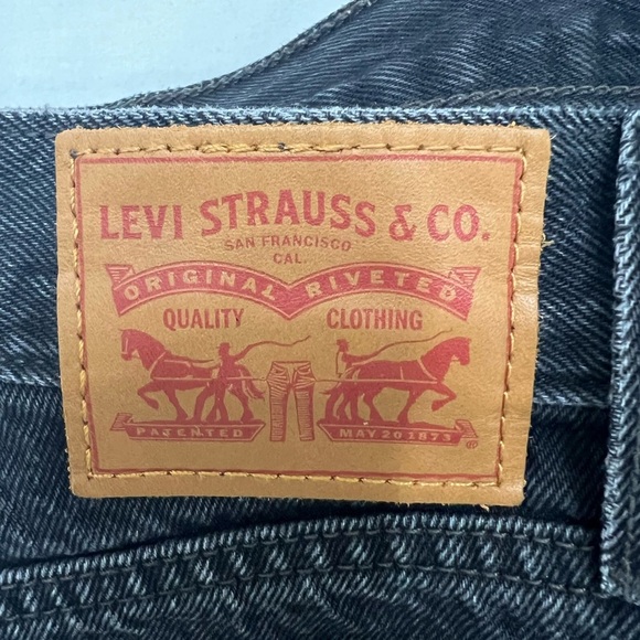 Women’s Levi’s Wedgie Black Distressed - Picture 8 of 10